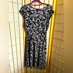 Enfocus Studio Black and White Midi Dress with Cap Dolman Sleeves